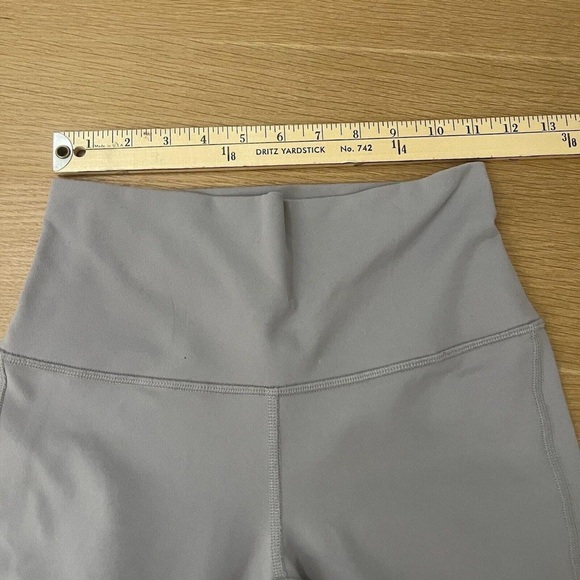 ALO Yoga Light Gray MOTO full length high waisted Leggings Women’s Size Small - Picture 4 of 6